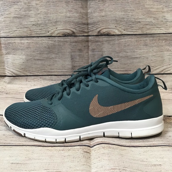 NIKE Sneakers FLEX ESSENTIAL | DEICHMANN AT NIKE Sneakers FLEX ESSENTIAL | DEICHMANN AT